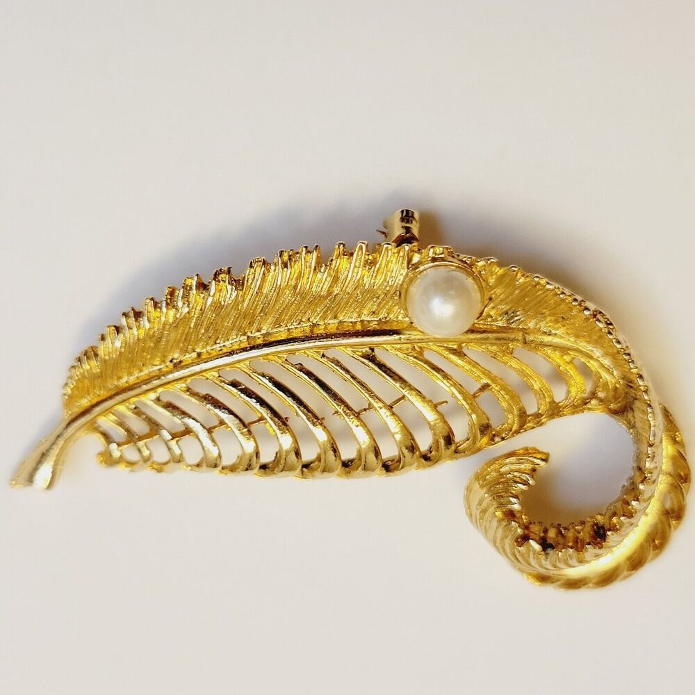 Vintage Retro Feather Leaf Gold Tone Striated Metal Pearl Pin Brooch